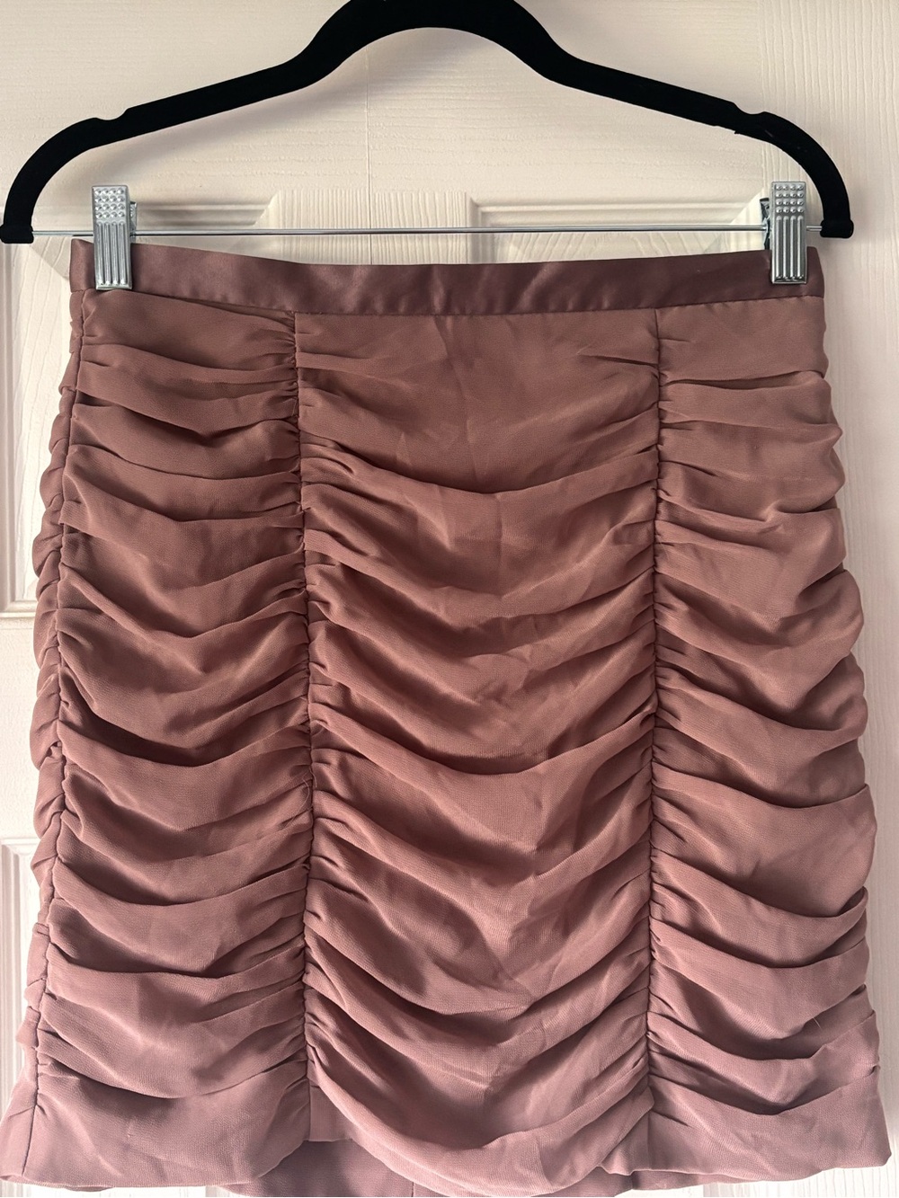 H&M Ruched Satin Mini Skirt in Dusty Mauve